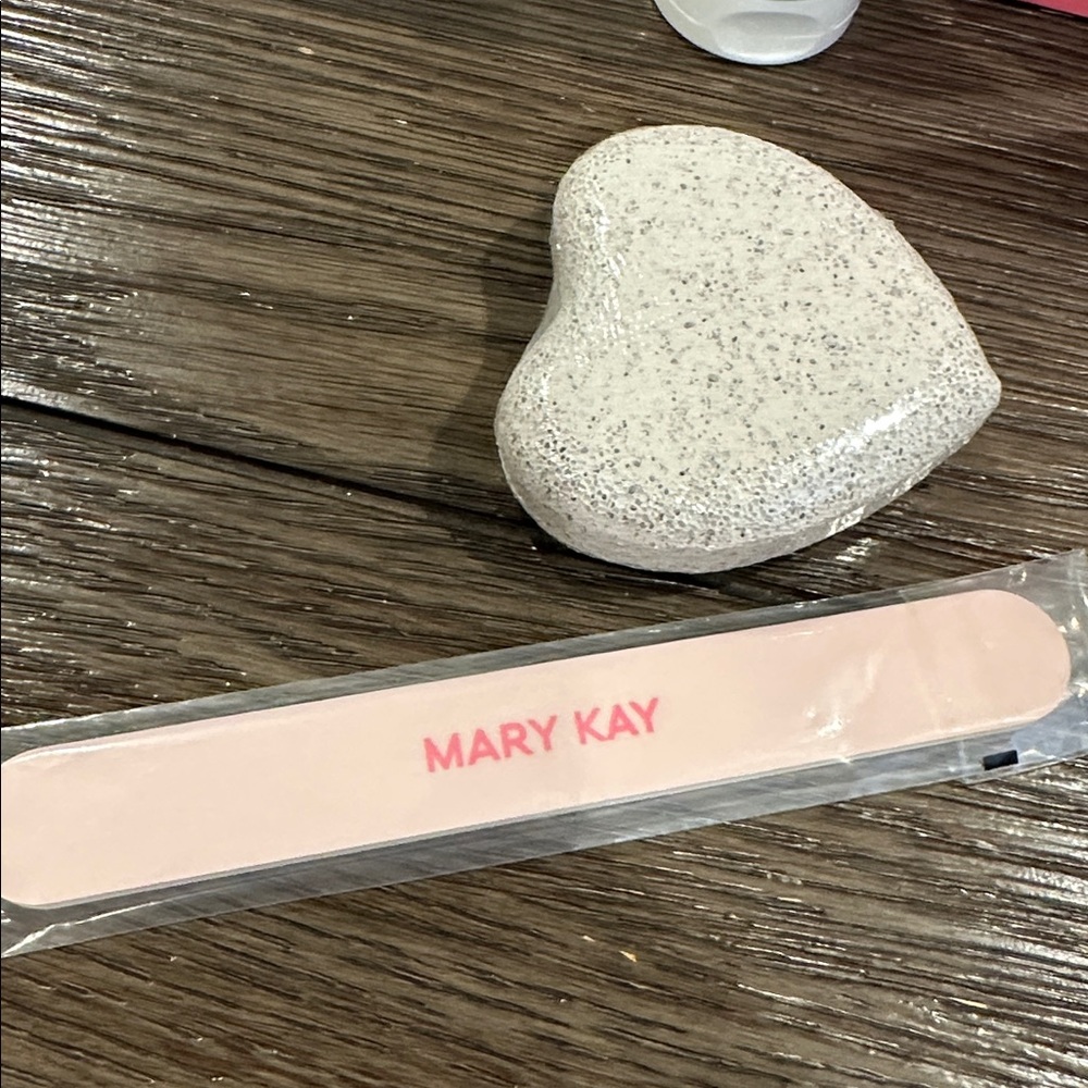 Mary Kay pedicure set and nail Collection - Pink and Purple - Picture 3 of 5